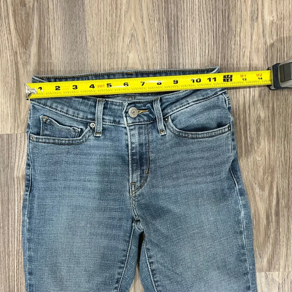 Levis levi 711